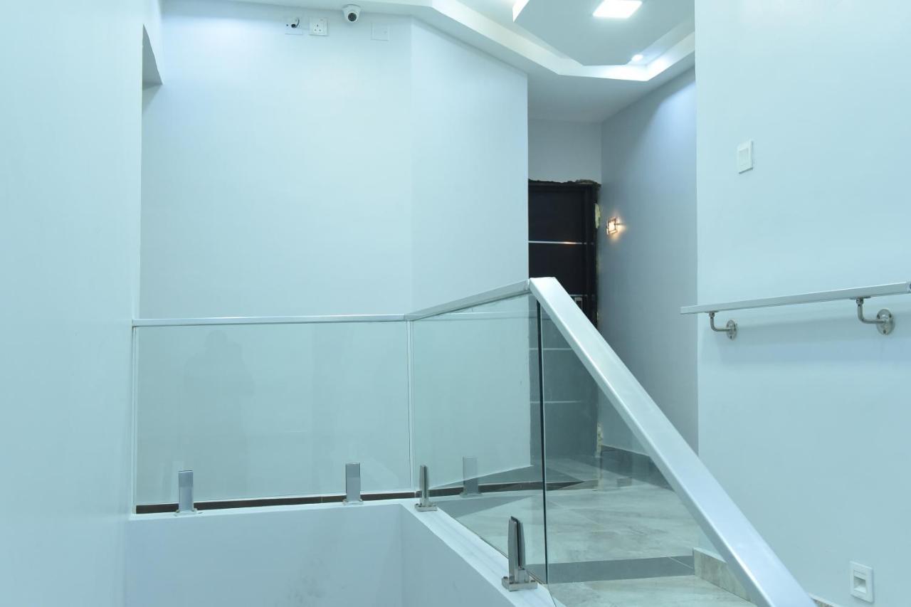 Urban Metro Inn Лагос Экстерьер фото
